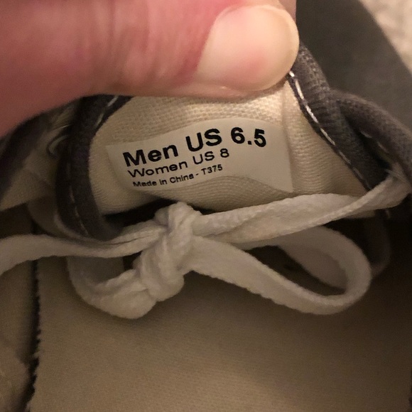 Grey unisex Vans sneakers. Good used condition. Men size 6.5 // Women size 8 - Picture 5 of 5